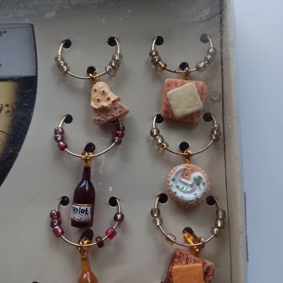 NEW Boston Warehouse Wine Glass Markers, Wine Bottle & Cheese Crackers Themed - Picture 5 of 6